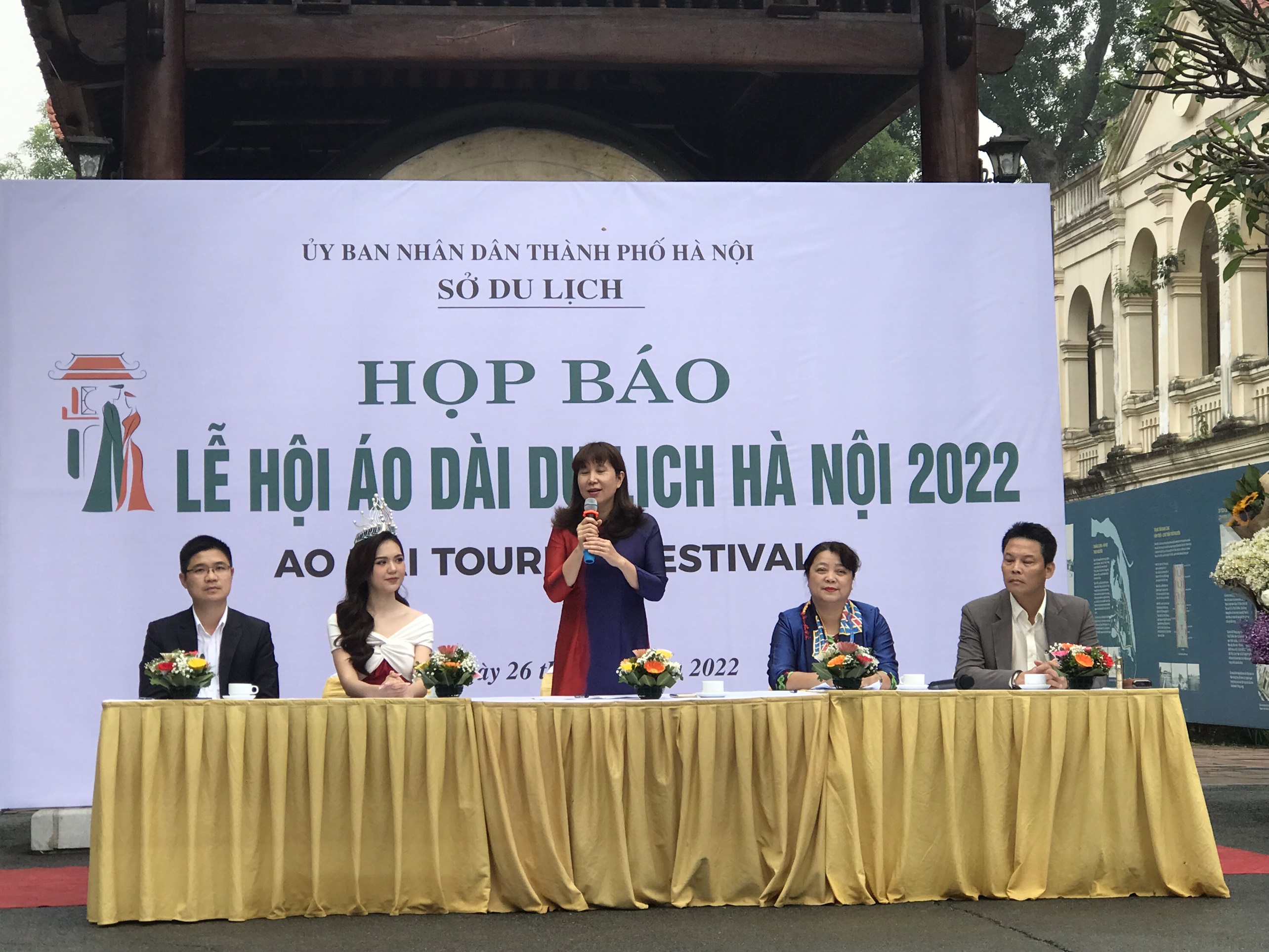 Bà Đặng Hương Giang, Giám đốc Sở Du lịch Hà Nội chia sẻ tại buổi họp báo về Lễ hội Áo dài du lịch Hà Nội 2022